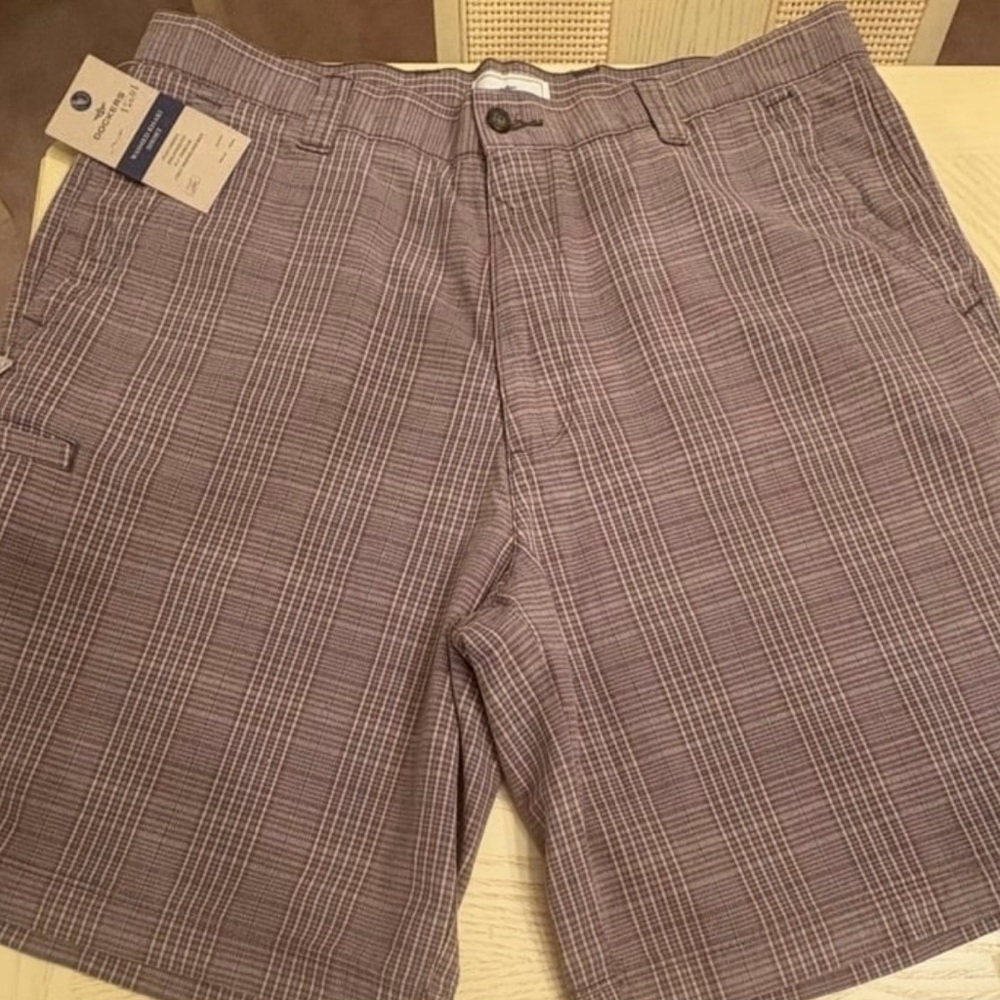 Dockers Men’s Casual Plaid Flat Front Relaxed Fit Style Khaki Shorts (NWT)